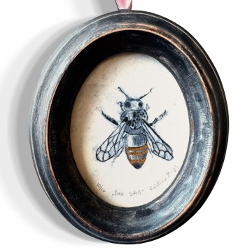 Bee Still 10/10 